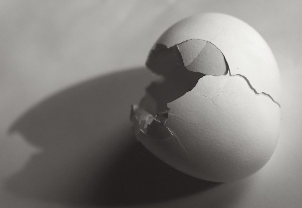 perfectionism-cracked-egg-shell-1030x711